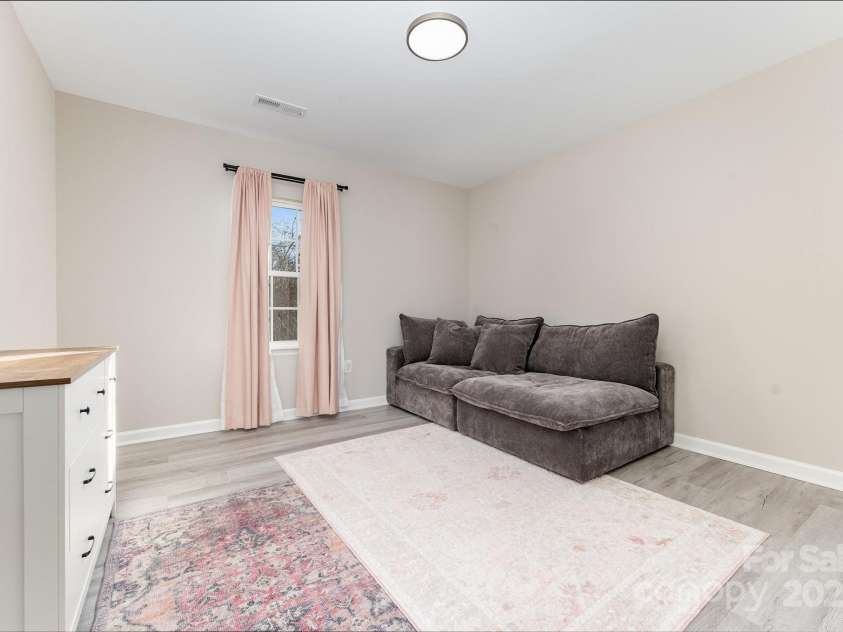 201 Hendrix Drive, Kernersville, NC 27284.  MLS# CAR4329781, YatesRealty ID 1192. 