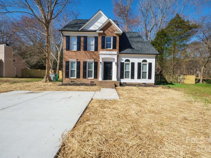 8733 Canter Post Drive, Charlotte, NC 28216.  MLS# CAR4227157, YatesRealty ID 1192. 
