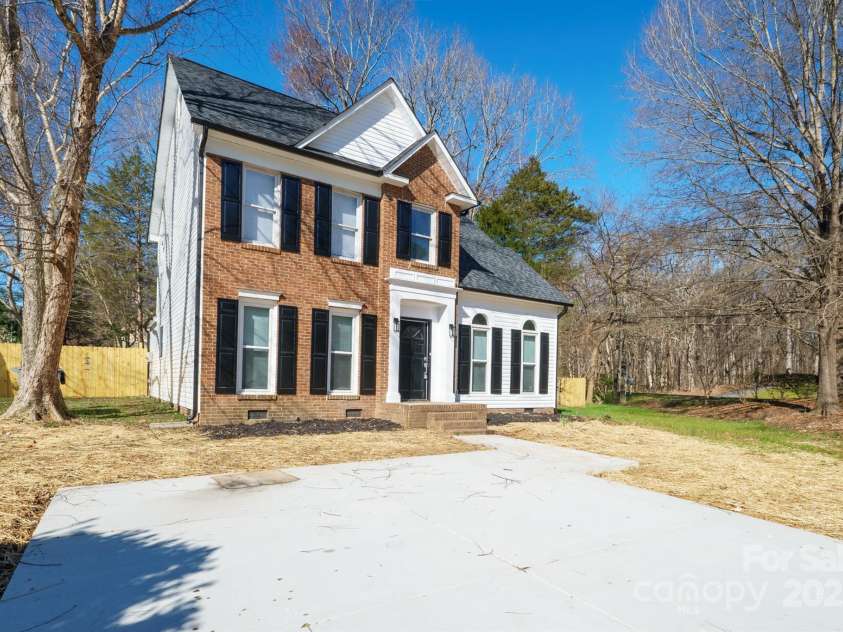 8733 Canter Post Drive, Charlotte, NC 28216.  MLS# CAR4227157, YatesRealty ID 1192. 