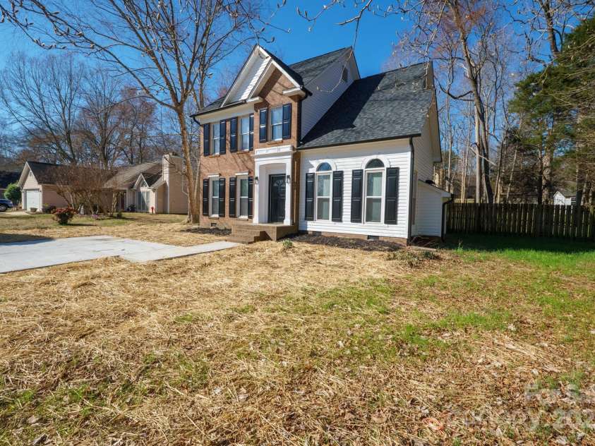 8733 Canter Post Drive, Charlotte, NC 28216.  MLS# CAR4227157, YatesRealty ID 1192. 