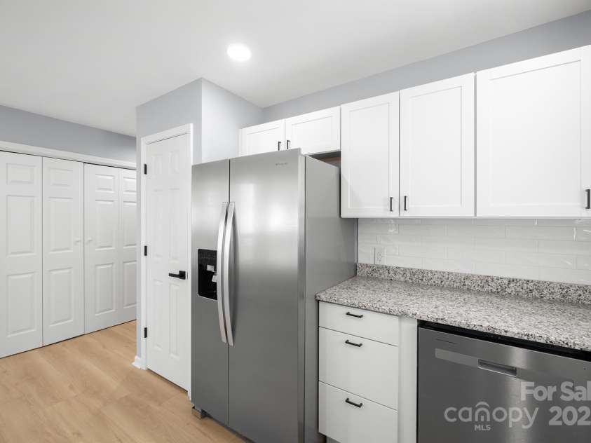 8733 Canter Post Drive, Charlotte, NC 28216.  MLS# CAR4227157, YatesRealty ID 1192. 