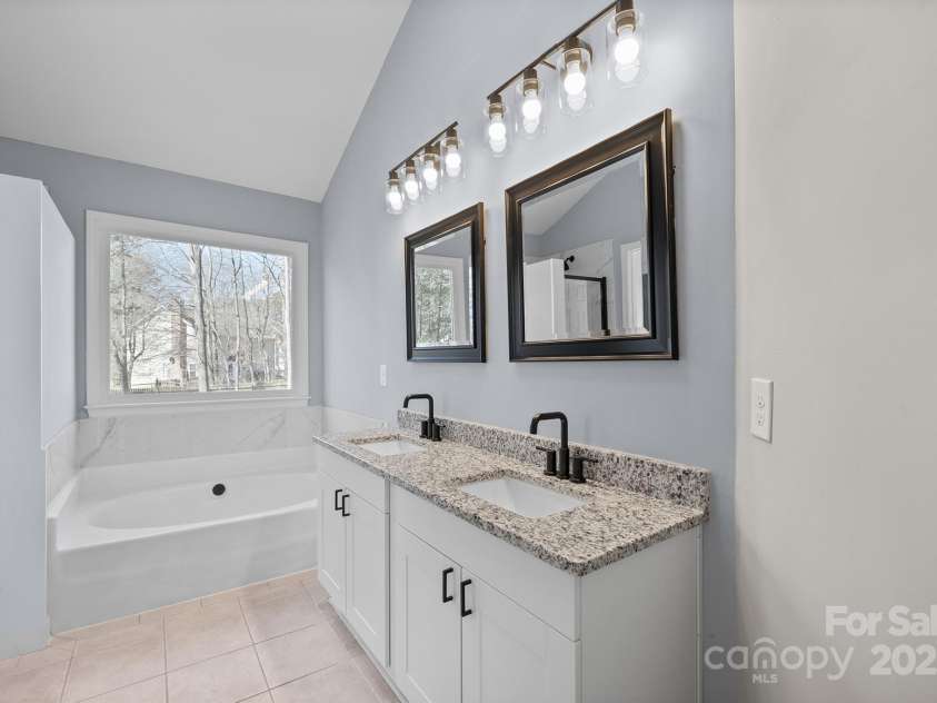 8733 Canter Post Drive, Charlotte, NC 28216.  MLS# CAR4227157, YatesRealty ID 1192. 