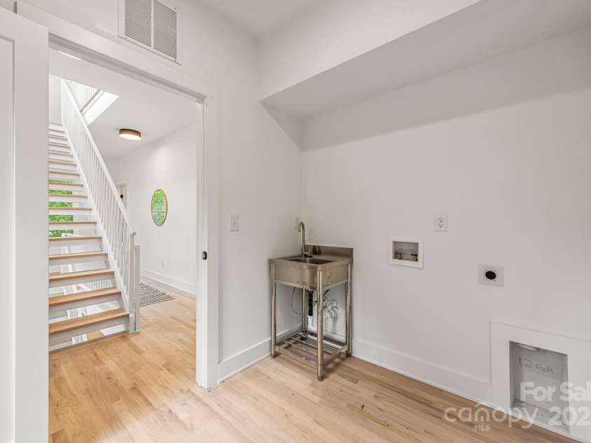 1847 Vinton Street, Charlotte, NC 28216.  MLS# CAR4251133, YatesRealty ID 11921. 
