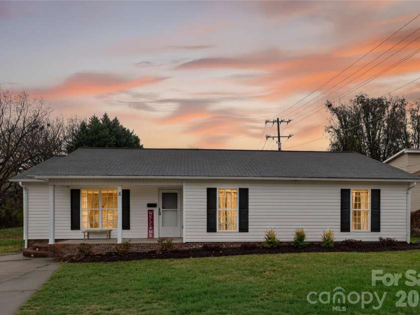 5 1st Street, Belmont, NC 28012.  MLS# CAR4359969, YatesRealty ID 11921. 