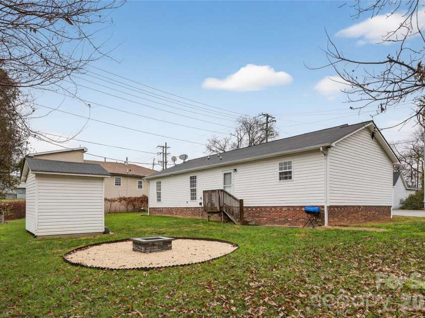 5 1st Street, Belmont, NC 28012.  MLS# CAR4359969, YatesRealty ID 11921. 