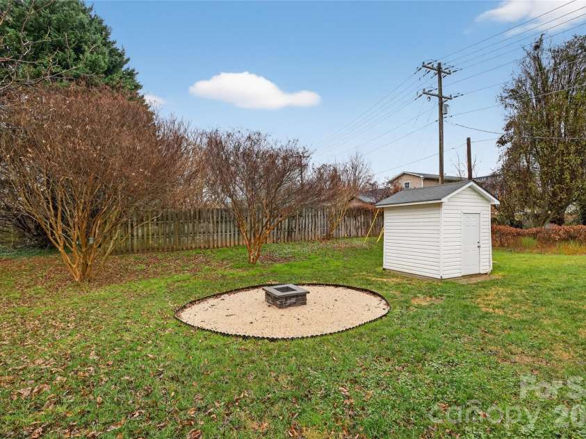 5 1st Street, Belmont, NC 28012.  MLS# CAR4359969, YatesRealty ID 11921. 