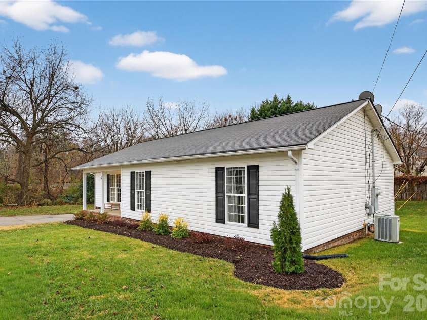 5 1st Street, Belmont, NC 28012.  MLS# CAR4359969, YatesRealty ID 11921. 
