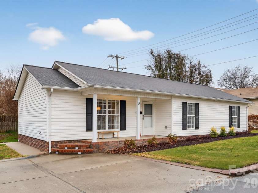 5 1st Street, Belmont, NC 28012.  MLS# CAR4359969, YatesRealty ID 11921. 