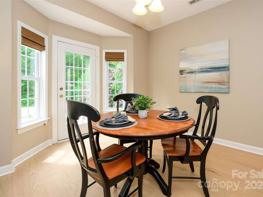 9618 Belloak Lane, Waxhaw, NC 28173.  MLS# CAR4200379, YatesRealty ID 11923. Breakfast Room