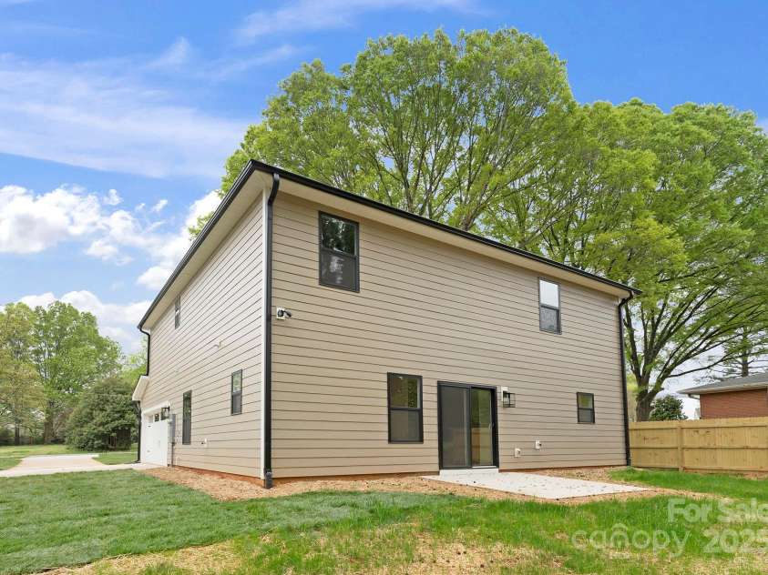 13114 Blacksmith Court, Matthews, NC 28105.  MLS# CAR4207550, YatesRealty ID 11924. 