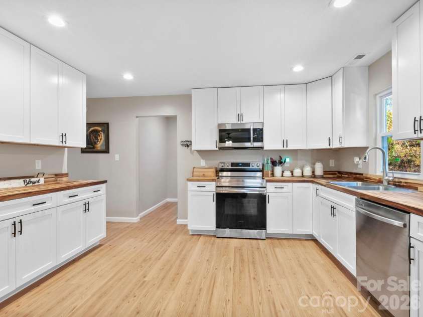30 Shire Way Lane, Leicester, NC 28748.  MLS# CAR4319147, YatesRealty ID 11924. Kitchen 