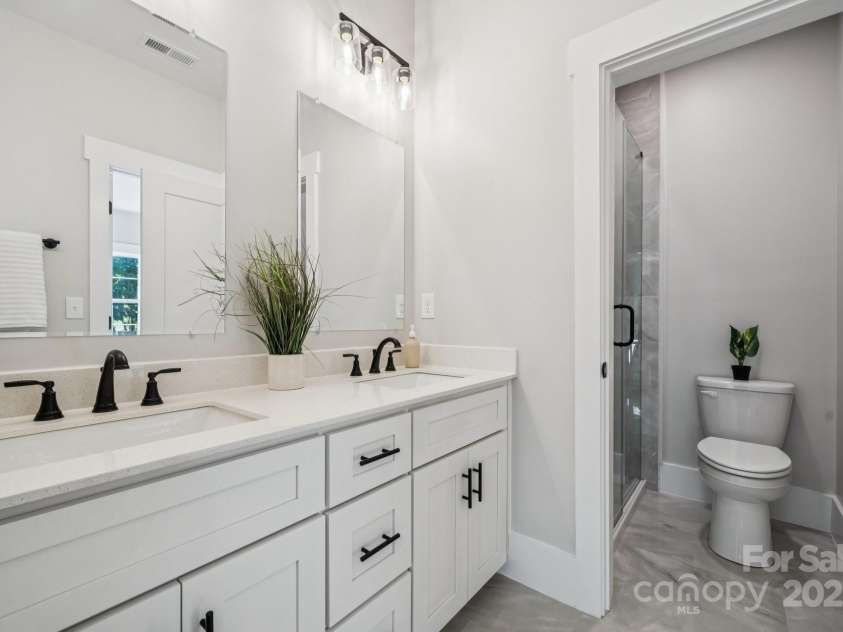 268 Laurel Crest Drive, Kannapolis, NC 28081.  MLS# CAR4291992, YatesRealty ID 11925. Jack and Jill Bathroom shared between Second & Third Guest Bedrooms