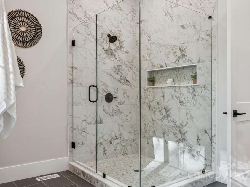 268 Laurel Crest Drive, Kannapolis, NC 28081.  MLS# CAR4291992, YatesRealty ID 11925. Primary Bathroom