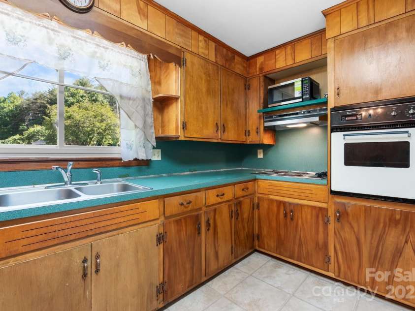 1180 Dusty Oak Lane, Hudson, NC 28638.  MLS# CAR4255989, YatesRealty ID 11927. 