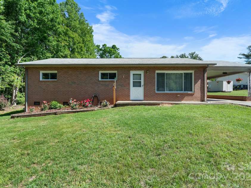 1180 Dusty Oak Lane, Hudson, NC 28638.  MLS# CAR4255989, YatesRealty ID 11927. 