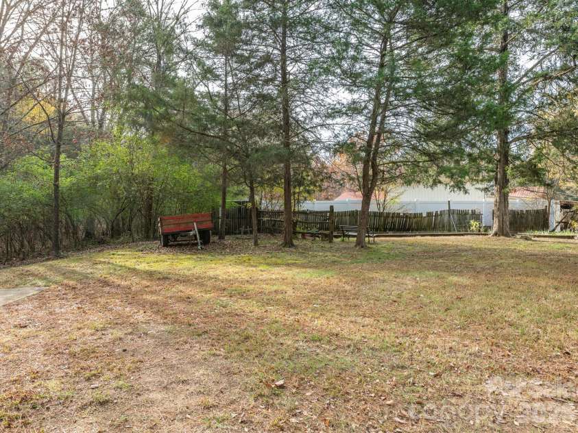 1800 Lake Lynn Road, Concord, NC 28025.  MLS# CAR4316180, YatesRealty ID 11927. BACK YARD