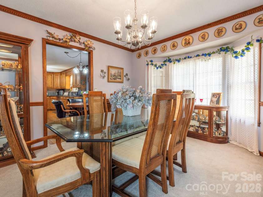 1800 Lake Lynn Road, Concord, NC 28025.  MLS# CAR4316180, YatesRealty ID 11927. DINING ROOM WITH BAY WINDOW
