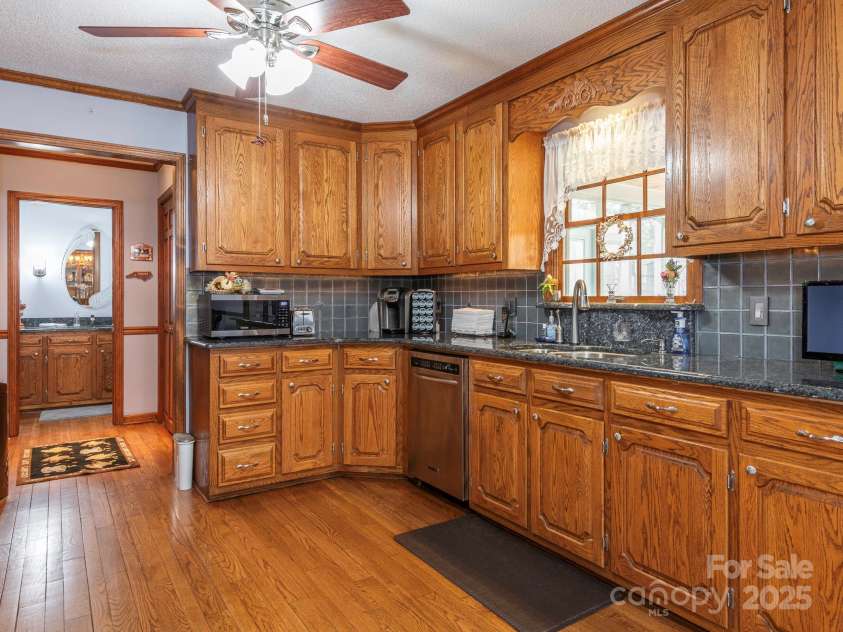 1800 Lake Lynn Road, Concord, NC 28025.  MLS# CAR4316180, YatesRealty ID 11927. KITCHEN