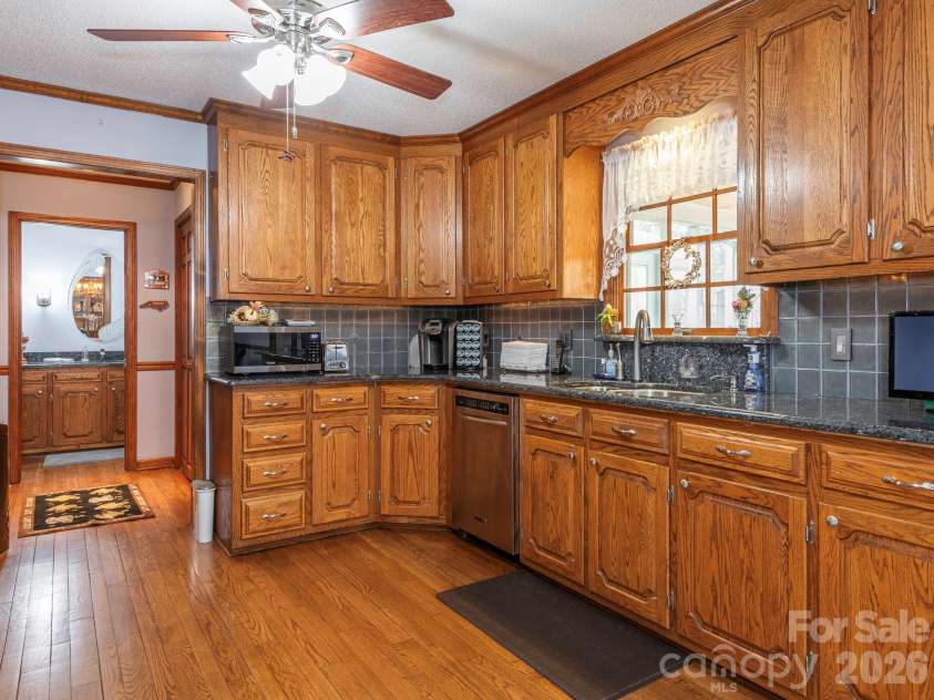 1800 Lake Lynn Road, Concord, NC 28025.  MLS# CAR4316180, YatesRealty ID 11927. KITCHEN