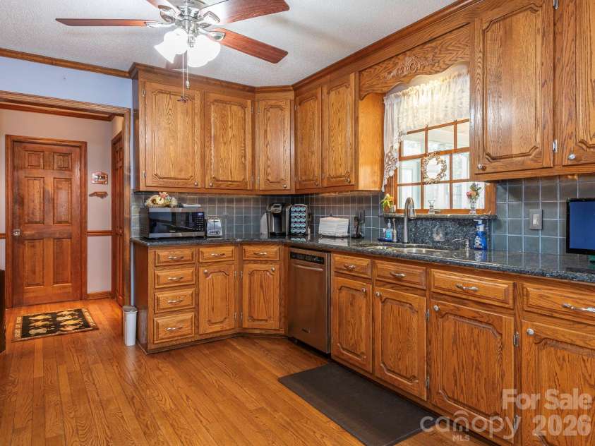 1800 Lake Lynn Road, Concord, NC 28025.  MLS# CAR4316180, YatesRealty ID 11927. KITCHEN