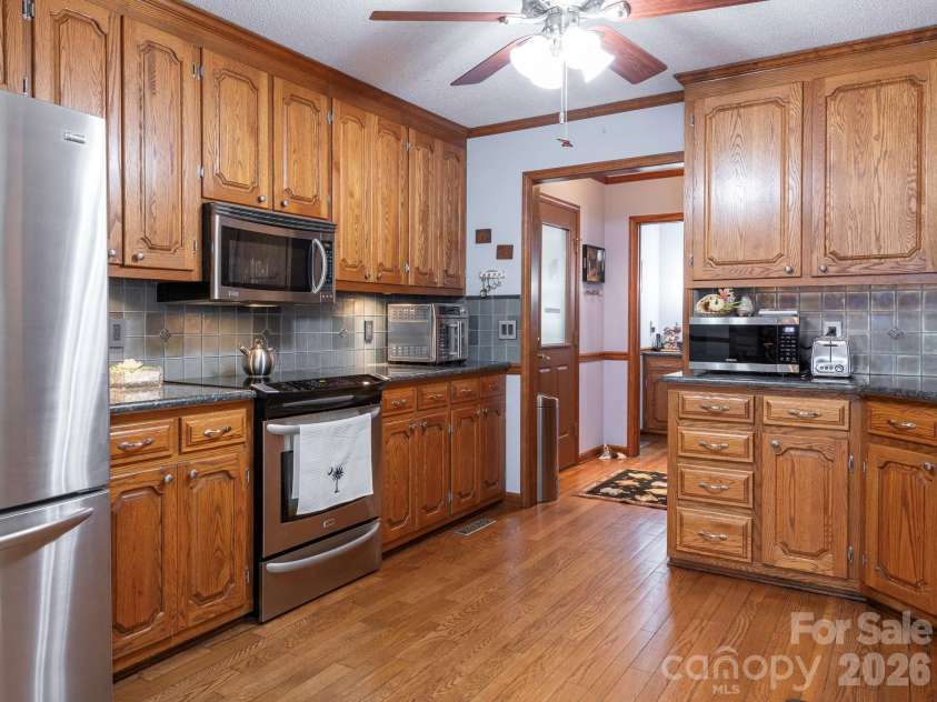 1800 Lake Lynn Road, Concord, NC 28025.  MLS# CAR4316180, YatesRealty ID 11927. KITCHEN