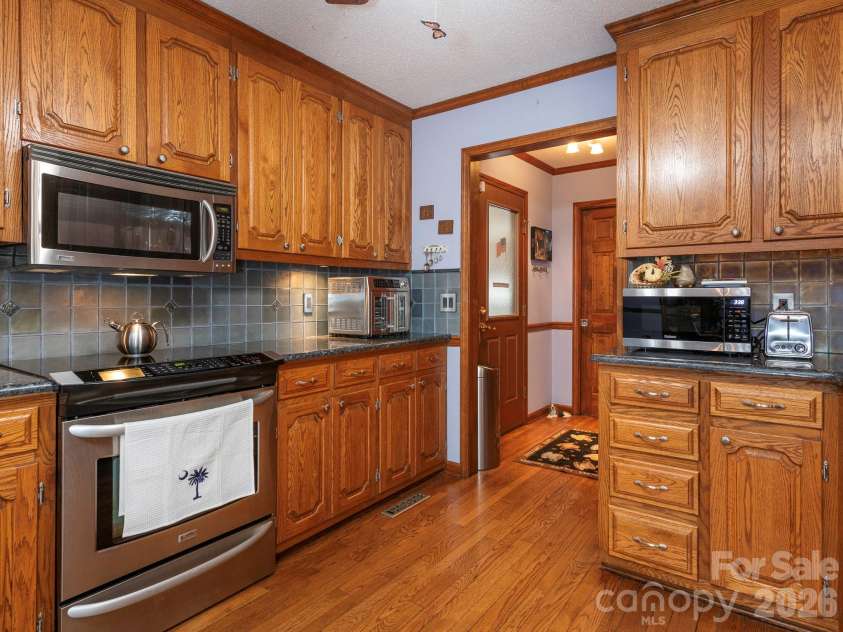 1800 Lake Lynn Road, Concord, NC 28025.  MLS# CAR4316180, YatesRealty ID 11927. KITCHEN