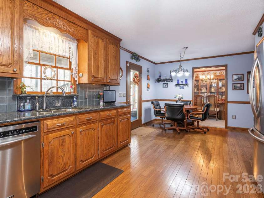1800 Lake Lynn Road, Concord, NC 28025.  MLS# CAR4316180, YatesRealty ID 11927. KITCHEN/BREAKFAST AREA