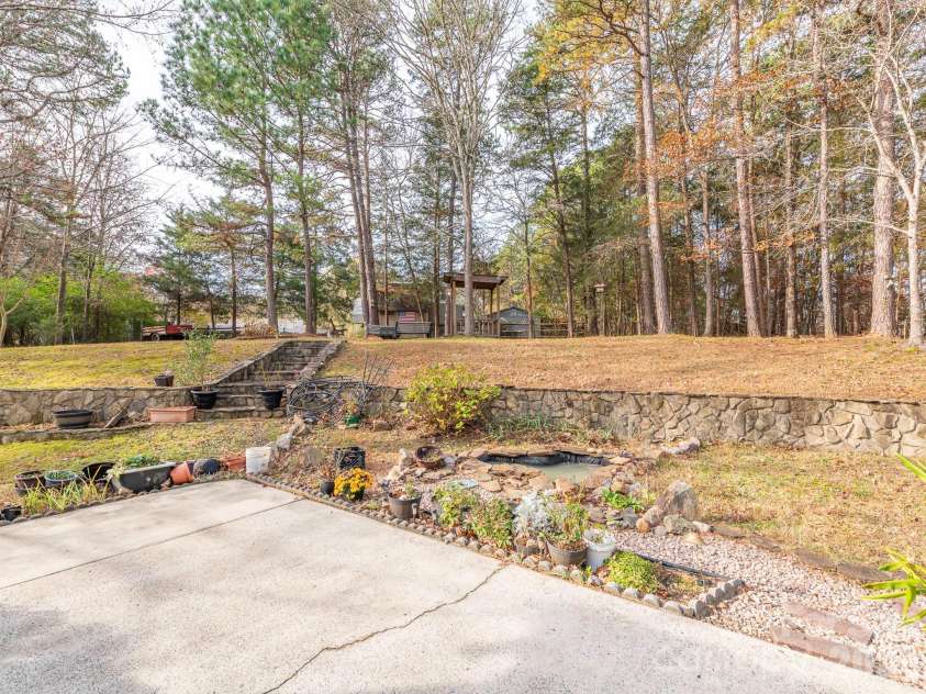 1800 Lake Lynn Road, Concord, NC 28025.  MLS# CAR4316180, YatesRealty ID 11927. LARGE CONCRETE BACK PATIO. STONE RETAINING WALL/STEPS
