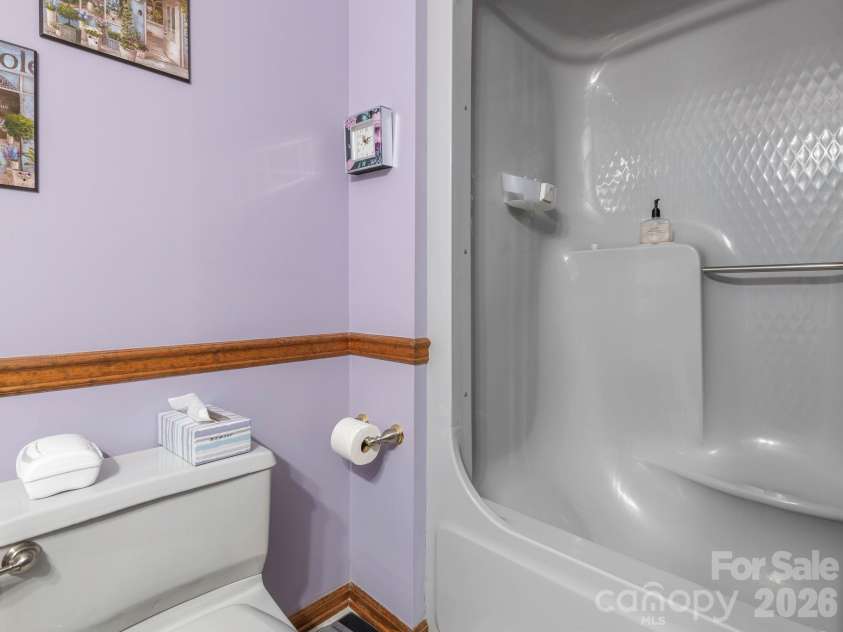 1800 Lake Lynn Road, Concord, NC 28025.  MLS# CAR4316180, YatesRealty ID 11927. PRIMARY FULL BATH