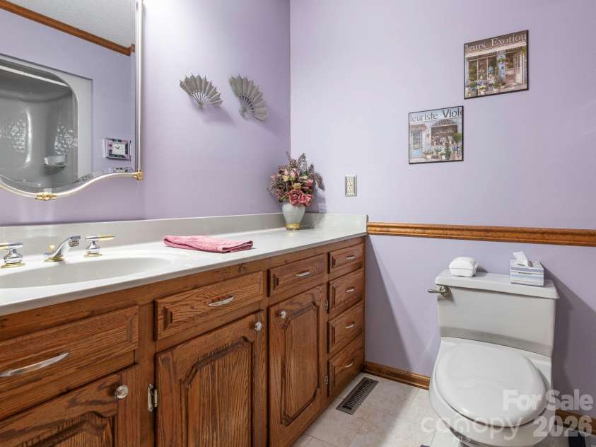 1800 Lake Lynn Road, Concord, NC 28025.  MLS# CAR4316180, YatesRealty ID 11927. PRIMARY FULL BATH