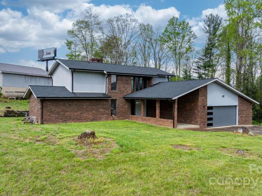 4101 Quarry Estates Road, Hudson, NC 28638.  MLS# CAR4246650, YatesRealty ID 11928. 