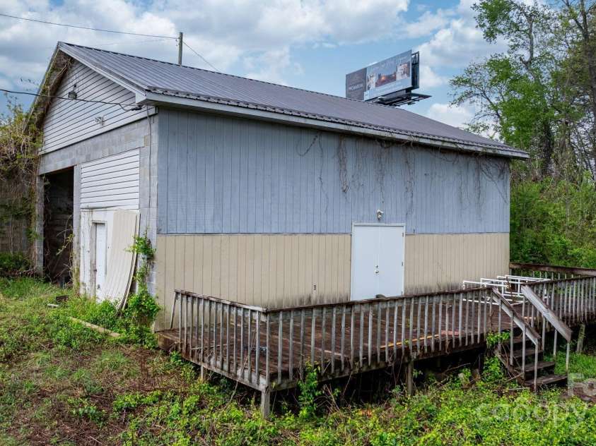 4101 Quarry Estates Road, Hudson, NC 28638.  MLS# CAR4246650, YatesRealty ID 11928. 