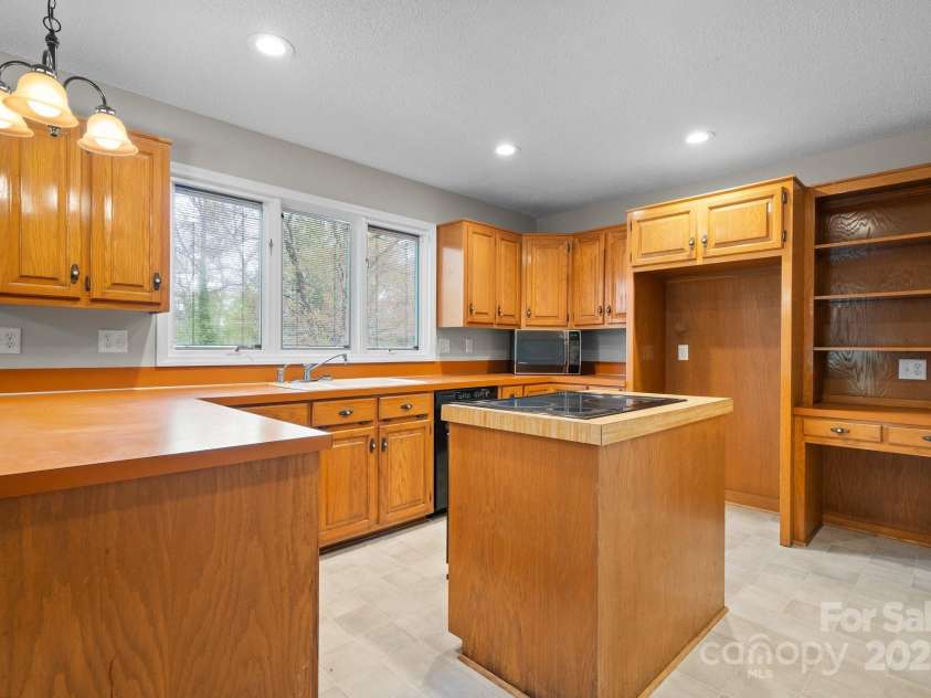 4101 Quarry Estates Road, Hudson, NC 28638.  MLS# CAR4246650, YatesRealty ID 11928. 