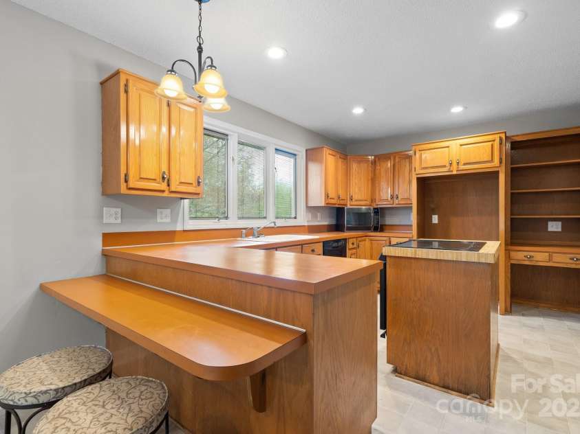 4101 Quarry Estates Road, Hudson, NC 28638.  MLS# CAR4246650, YatesRealty ID 11928. 