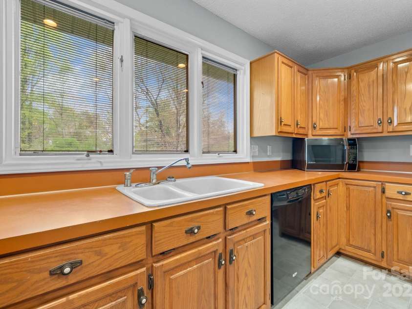 4101 Quarry Estates Road, Hudson, NC 28638.  MLS# CAR4246650, YatesRealty ID 11928. 