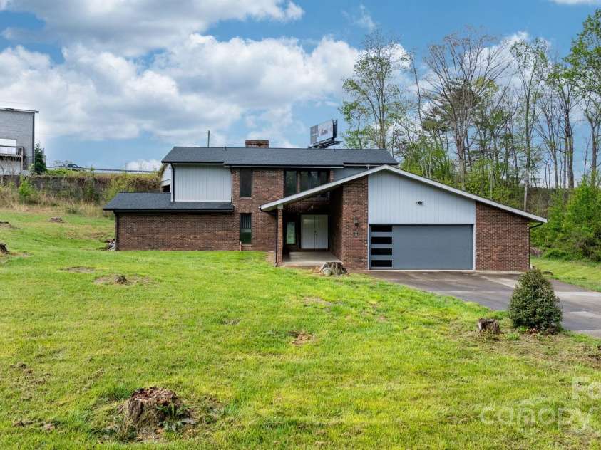 4101 Quarry Estates Road, Hudson, NC 28638.  MLS# CAR4246650, YatesRealty ID 11928. 