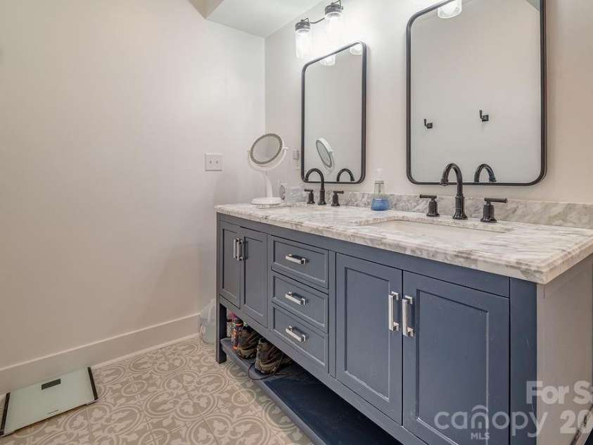 127 Alma Lane, Asheville, NC 28806.  MLS# CAR4355613, YatesRealty ID 11929. Basement Bath