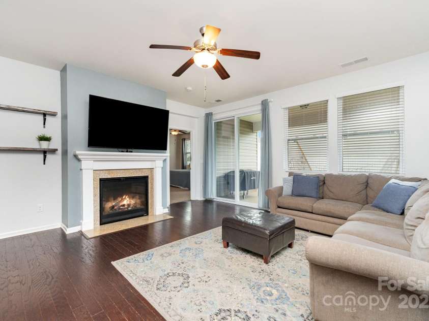 7113 Meridale Forest Drive, Charlotte, NC 28269.  MLS# CAR4254889, YatesRealty ID 11929. 