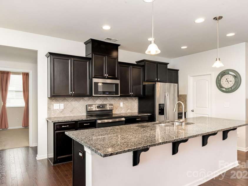 7113 Meridale Forest Drive, Charlotte, NC 28269.  MLS# CAR4254889, YatesRealty ID 11929. 