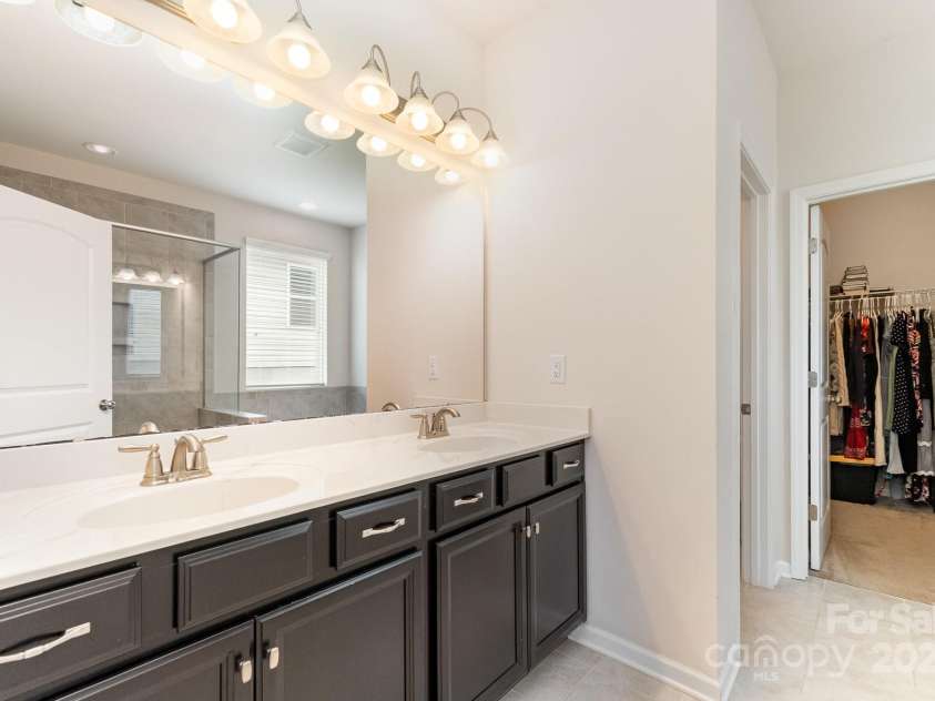 7113 Meridale Forest Drive, Charlotte, NC 28269.  MLS# CAR4254889, YatesRealty ID 11929. 