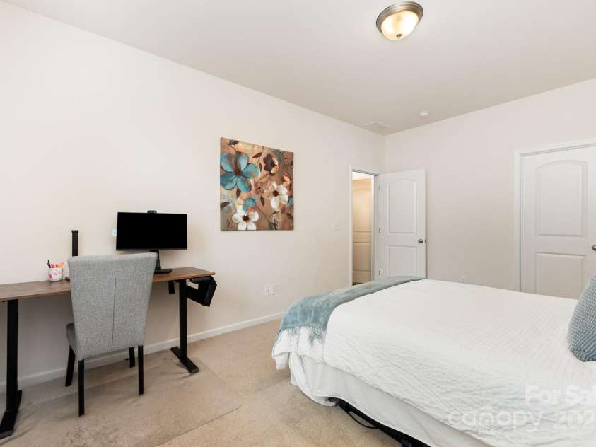 7113 Meridale Forest Drive, Charlotte, NC 28269.  MLS# CAR4254889, YatesRealty ID 11929. 