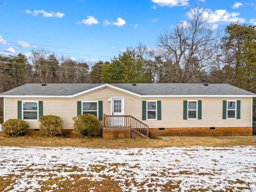 211 Forest Hollow Drive, Statesville, NC 28677.  MLS# CAR4342201, YatesRealty ID 11930. 