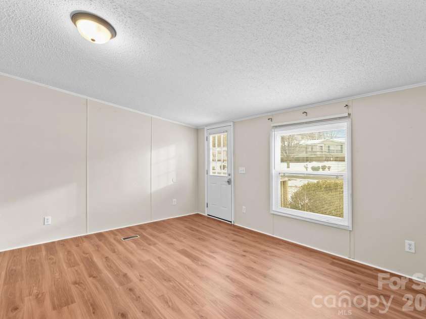211 Forest Hollow Drive, Statesville, NC 28677.  MLS# CAR4342201, YatesRealty ID 11930. 