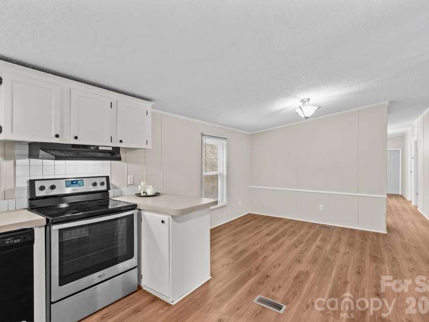 211 Forest Hollow Drive, Statesville, NC 28677.  MLS# CAR4342201, YatesRealty ID 11930. 