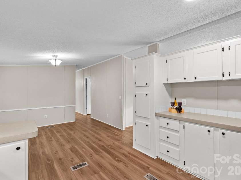 211 Forest Hollow Drive, Statesville, NC 28677.  MLS# CAR4342201, YatesRealty ID 11930. 