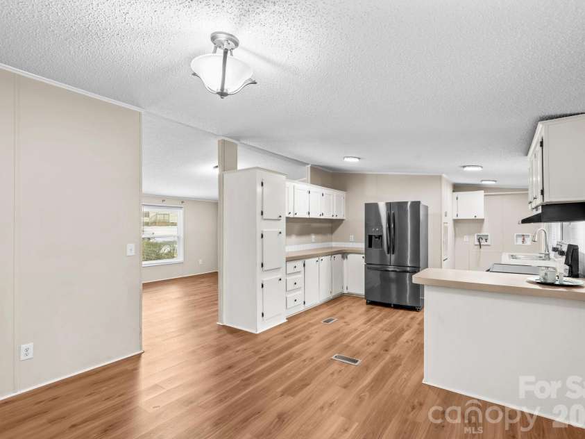 211 Forest Hollow Drive, Statesville, NC 28677.  MLS# CAR4342201, YatesRealty ID 11930. 
