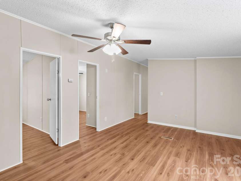 211 Forest Hollow Drive, Statesville, NC 28677.  MLS# CAR4342201, YatesRealty ID 11930. 