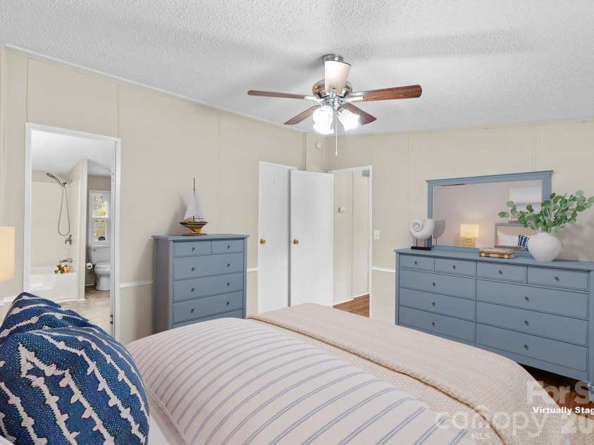 211 Forest Hollow Drive, Statesville, NC 28677.  MLS# CAR4342201, YatesRealty ID 11930. 