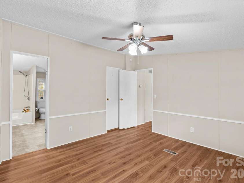 211 Forest Hollow Drive, Statesville, NC 28677.  MLS# CAR4342201, YatesRealty ID 11930. 