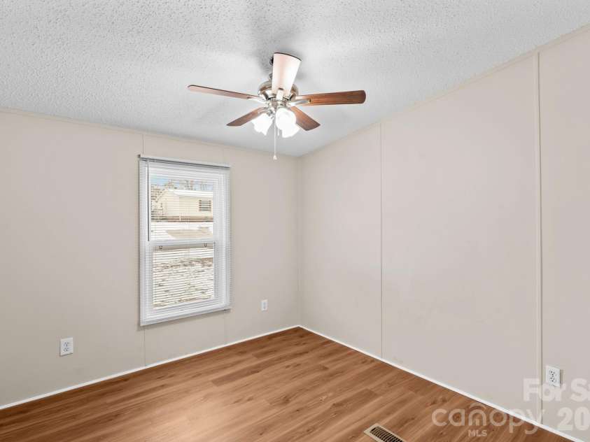 211 Forest Hollow Drive, Statesville, NC 28677.  MLS# CAR4342201, YatesRealty ID 11930. 